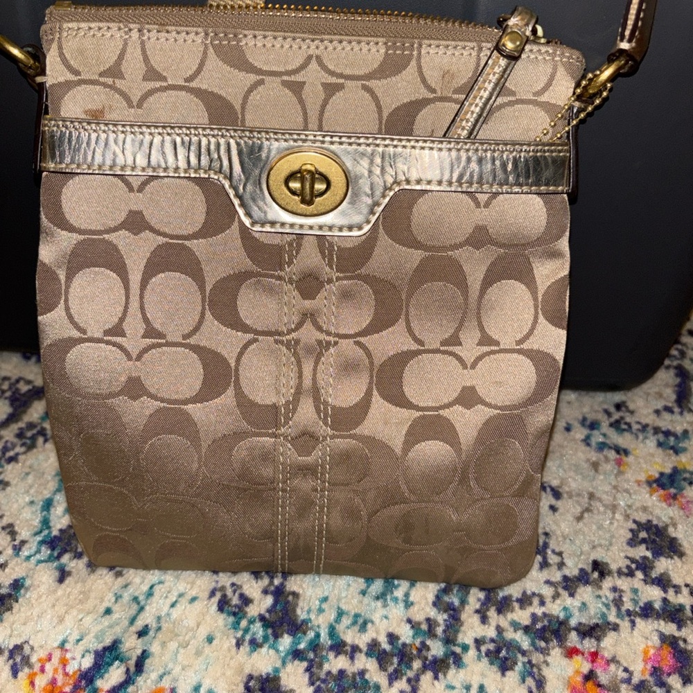 Coach Hamptons Signature Turnlock Swingpack Crossbody